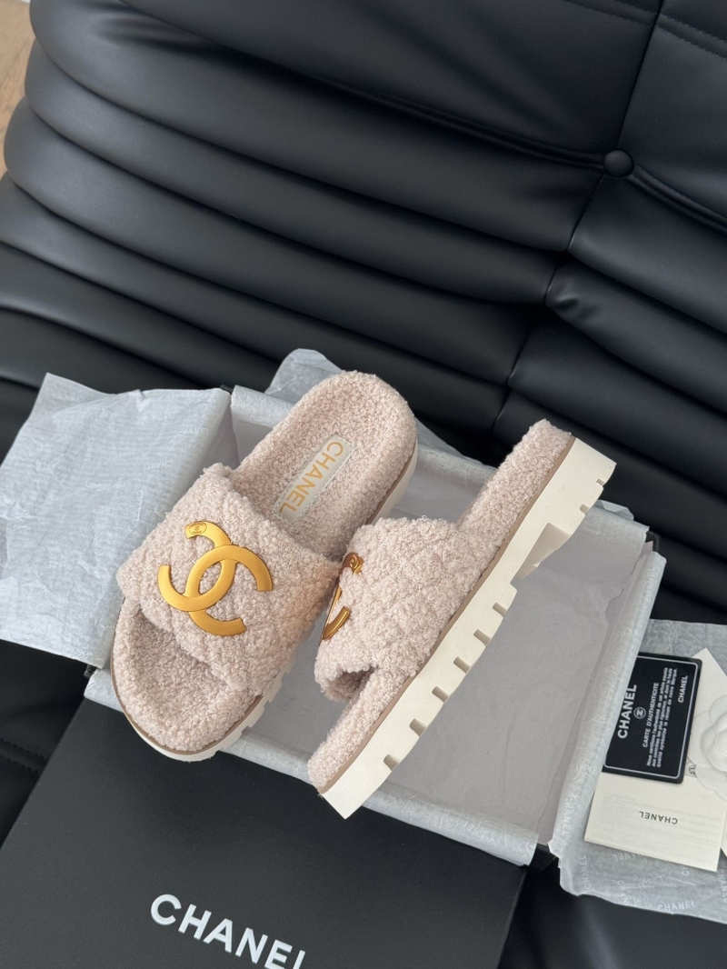 Ch**el slippers